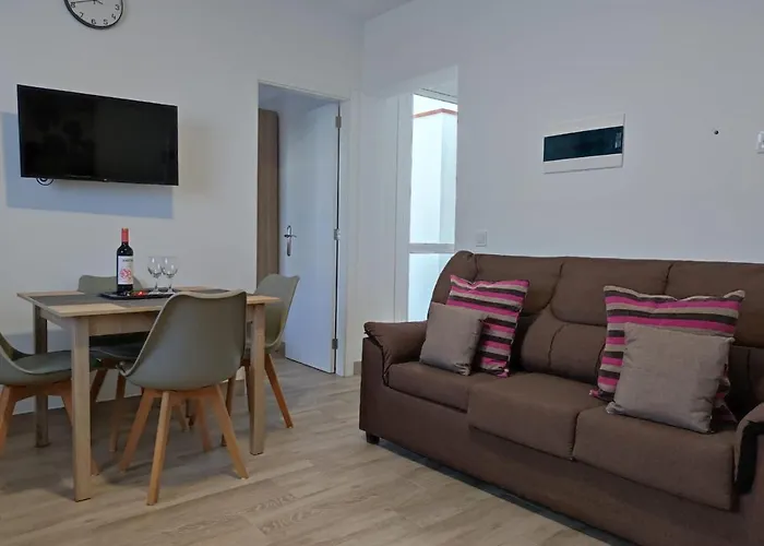 Casa Piramide 3. Terraza Wifi Y Parking Privado بيت للعطل